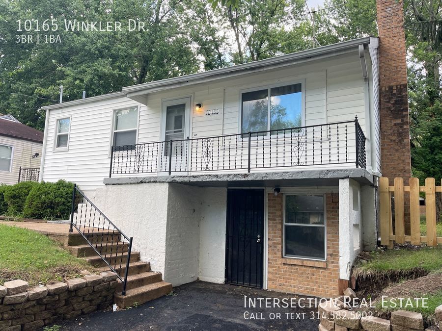 Primary Photo - Spacious 3 Bedroom w/ Big Backyard, Finish...