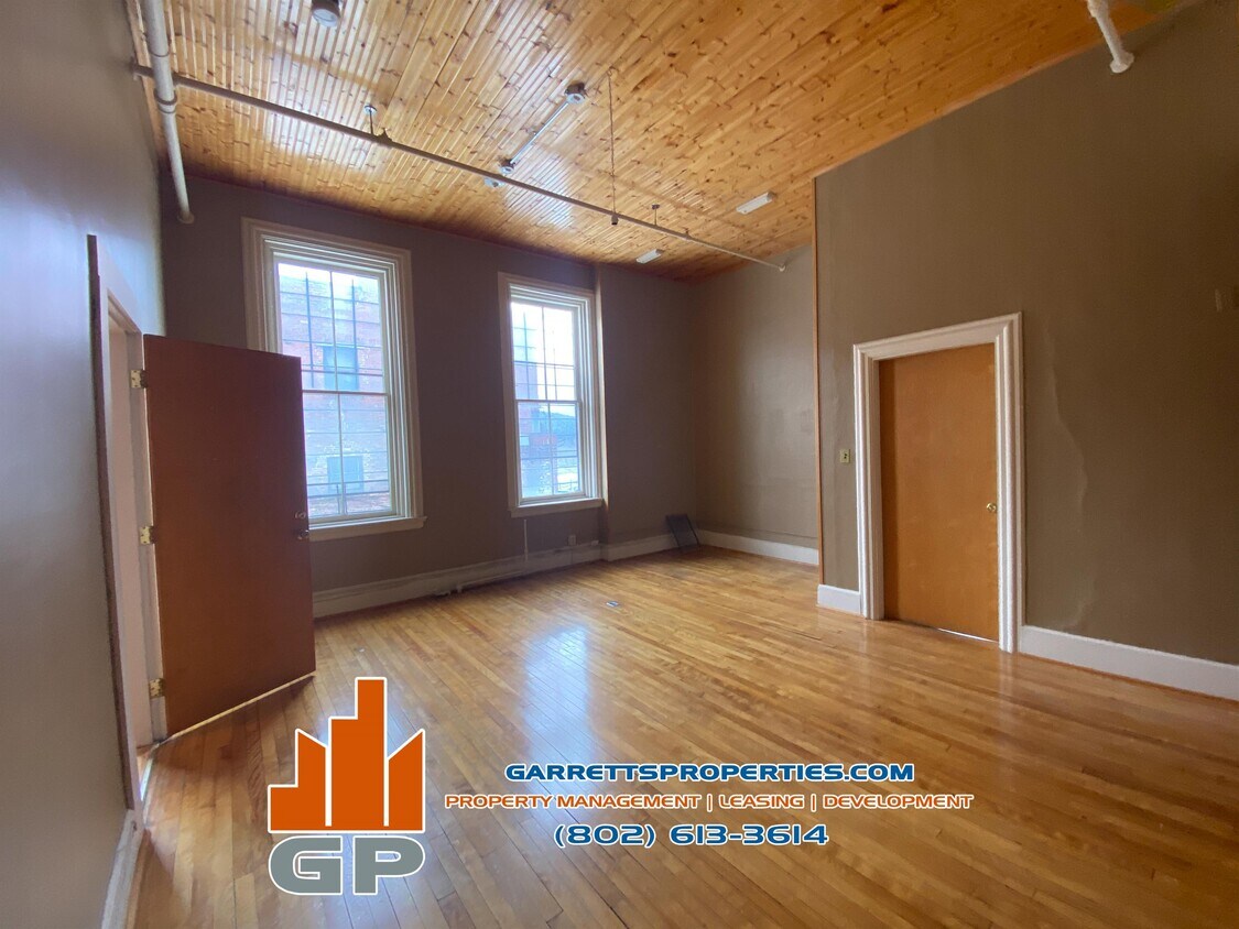 Foto principal - 446 Railroad St