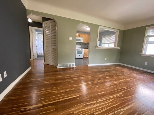 Living room with bamboo flooring. - 2021 Bonner St