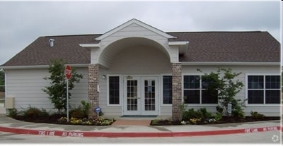 Building Photo - Villas of Hubbard
