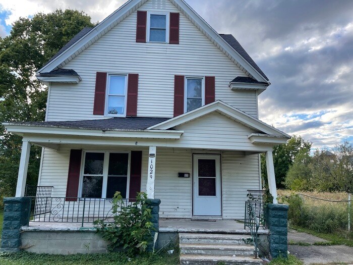 4 bedroom 1 1/2 bath home for rent. House for Rent in South Bend, IN