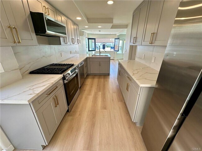 Foto del edificio - 934 Manhattan Ave