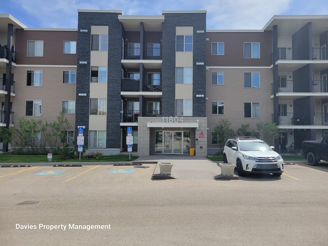 Photo principale - 11804-11822 22 Ave SW