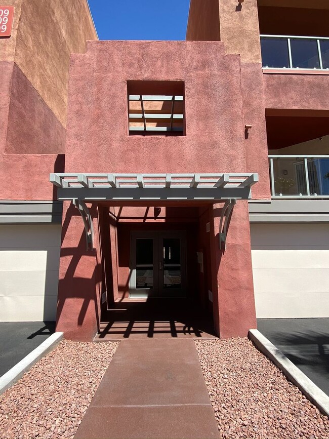 Building Photo - FABULOUS 4TH FLOOR CONDO IN GATED COMMUNIT...
