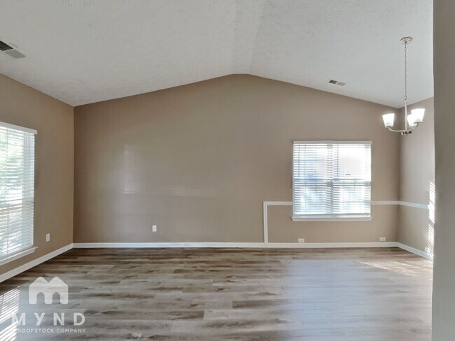 Building Photo - 8315 Somerset Way