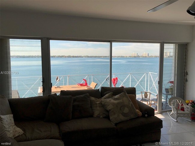 Foto del edificio - 8020 East Dr