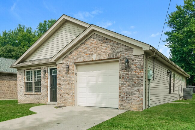 Building Photo - 3817 Fiske Ave