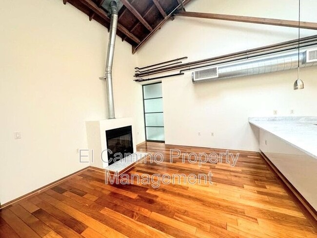 Building Photo - 1046 Princeton Dr