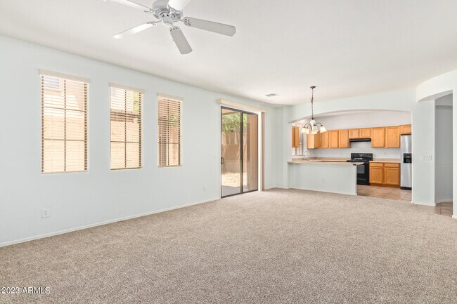 Foto del edificio - 2390 W Sleepy Ranch Rd