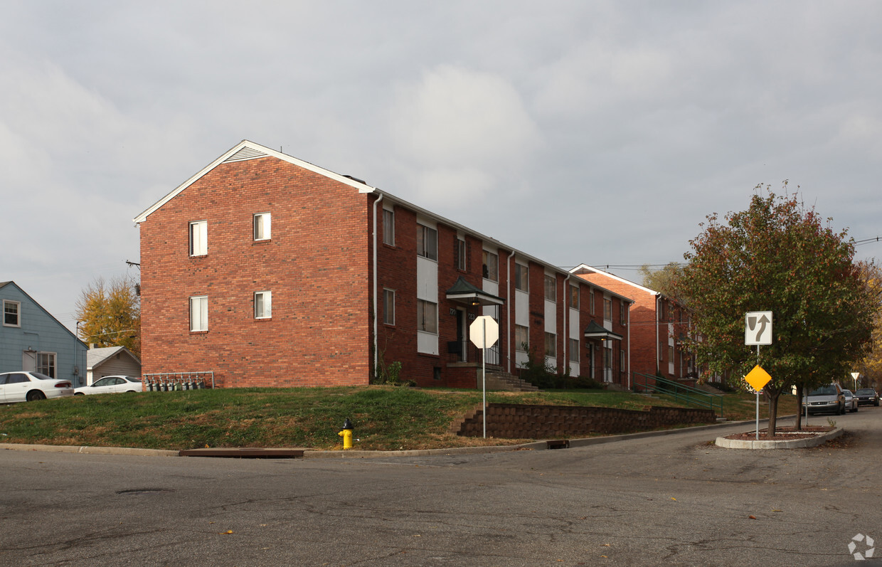 Primary Photo - The Colonial Apartments