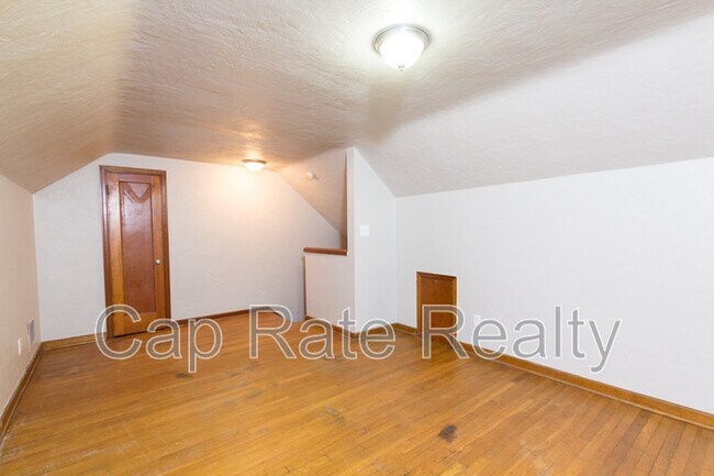 Foto del edificio - 324 S Powell Ave