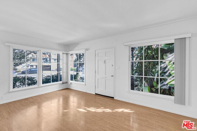 Foto del edificio - 1623 S Bundy Dr