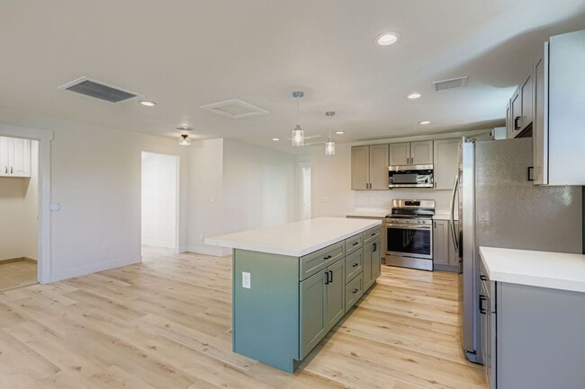 Building Photo - 663 Avenue D