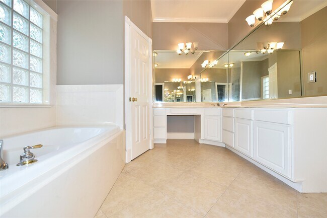 Foto del edificio - 5830 Hornwood Dr