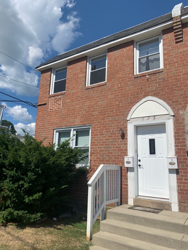Foto principal - 175 Burmont Rd