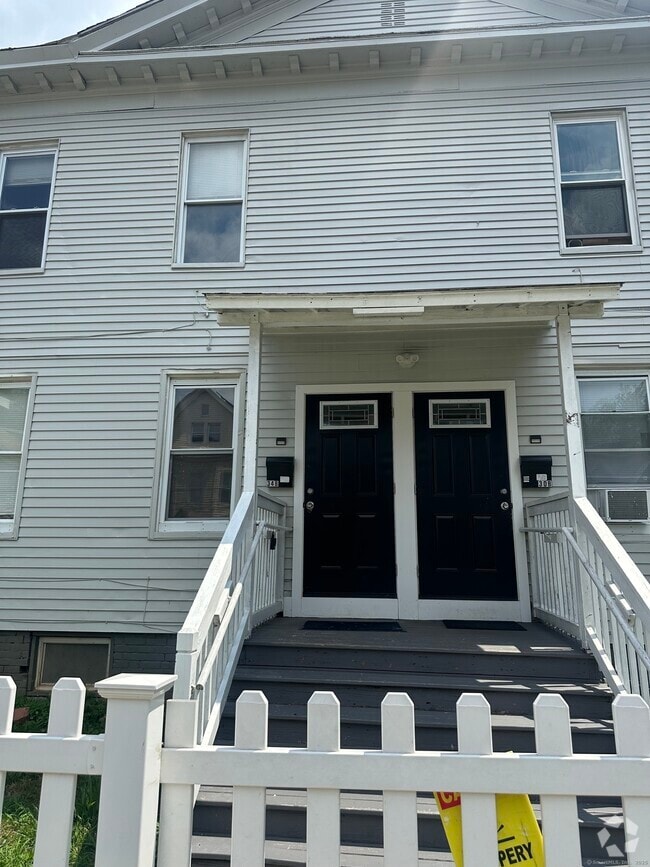 Building Photo - 34 Brook St