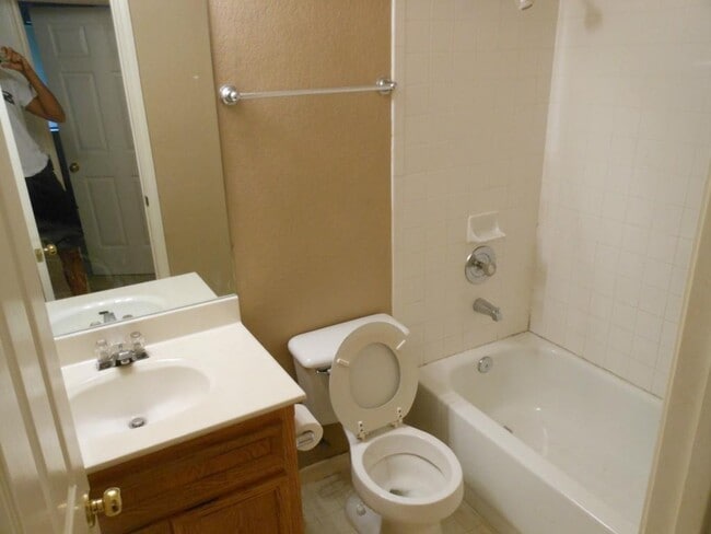 Building Photo - 13328 Water Oak Ln