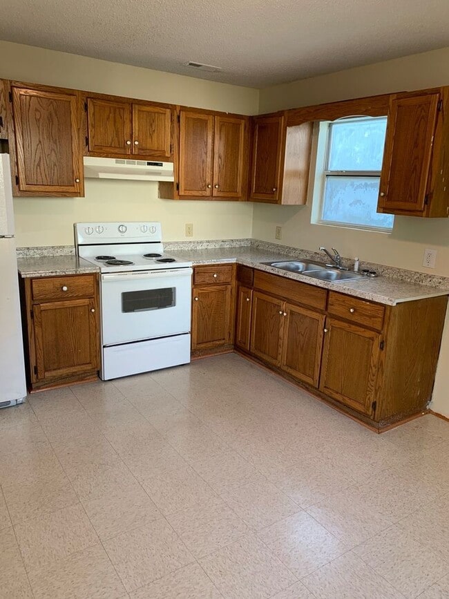 Foto del edificio - Great Two Story Home In Town