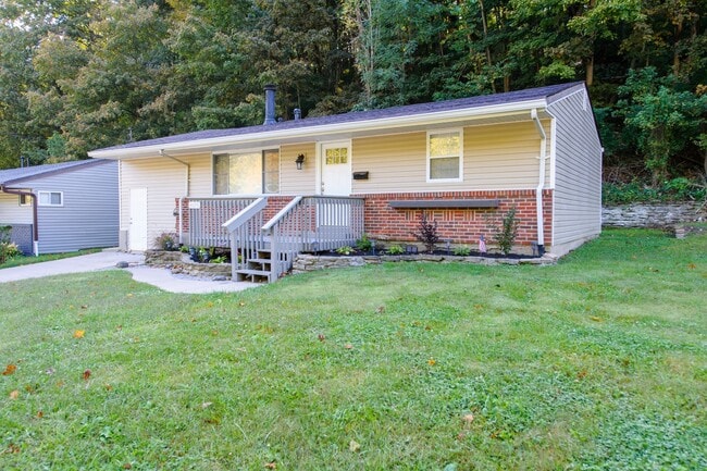 Building Photo - REMODELED BRICK & VINYL RANCH WAITING FOR ...