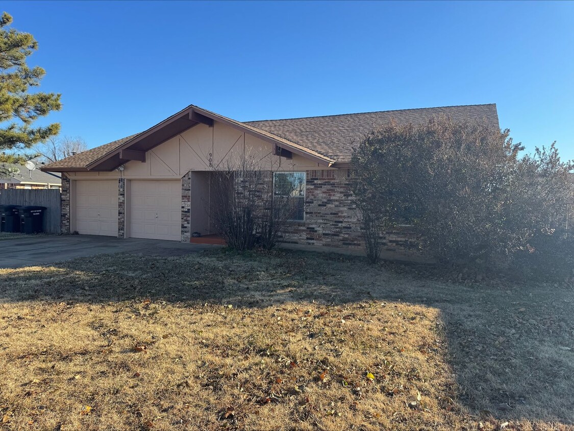 Foto principal - 3 bedroom 2 bath ready for move in , Moore...