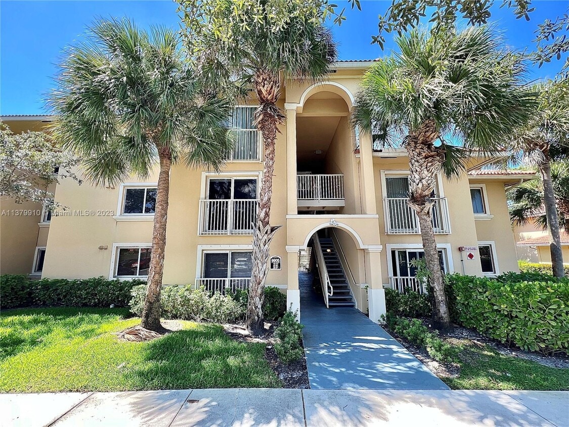 9905 Westwood Dr Unit 253, Tamarac, FL 33321 Condo for Rent in