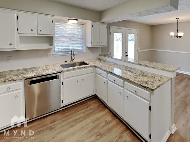 Building Photo - 383 Huntington Ridge Dr
