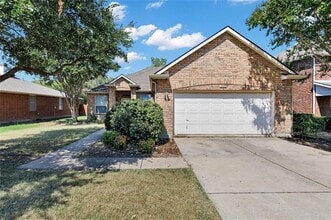 Building Photo - 2409 Spruce Ct