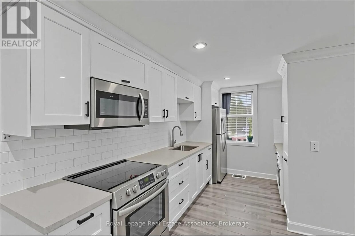 Primary Photo - 66 Broadway