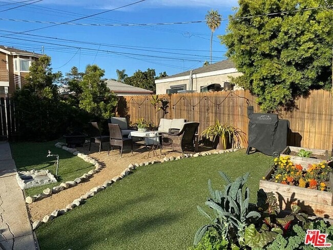 Building Photo - 837 Sunset Ave