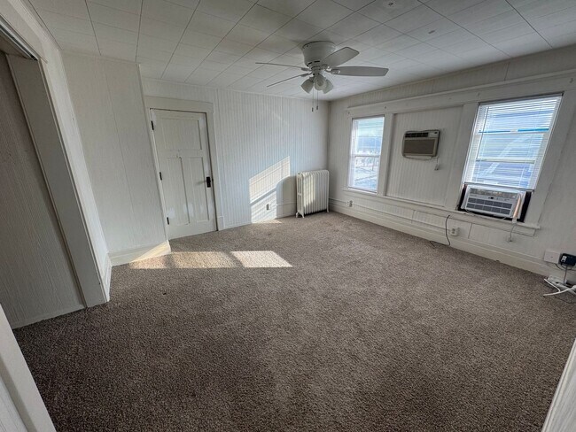 Building Photo - 2221 Olive St