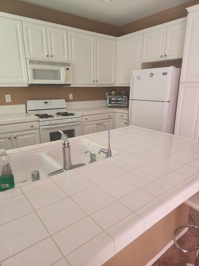 Building Photo - 4-Bedroom Gated Community in Riverside