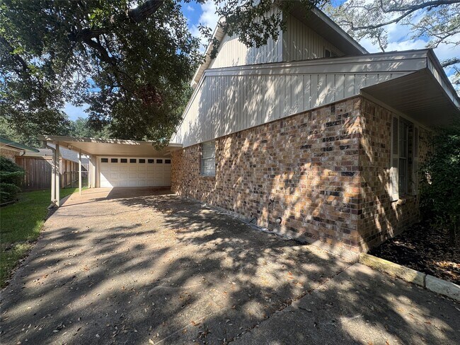 Building Photo - 122 Camellia St