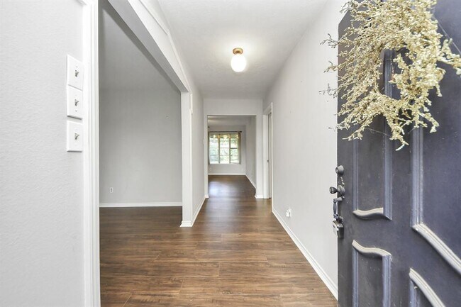 Foto del edificio - 15135 Chipman Ln.
