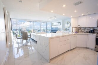 Building Photo - 7601 E Treasure Dr