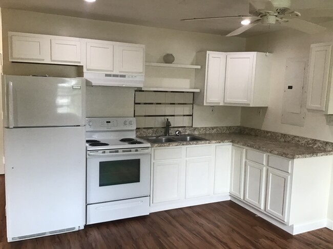 Building Photo - 5405 Alpine Dr