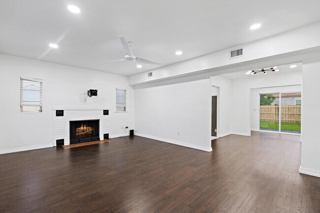 Building Photo - 931 33rd St