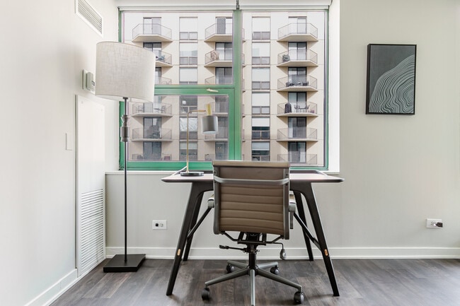 Building Photo - 77 W Huron St