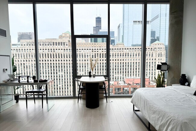 Foto del edificio - 311 W Illinois St