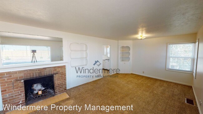 Foto del edificio - 3 br, 1 bath House - 2370 Rainier Dr