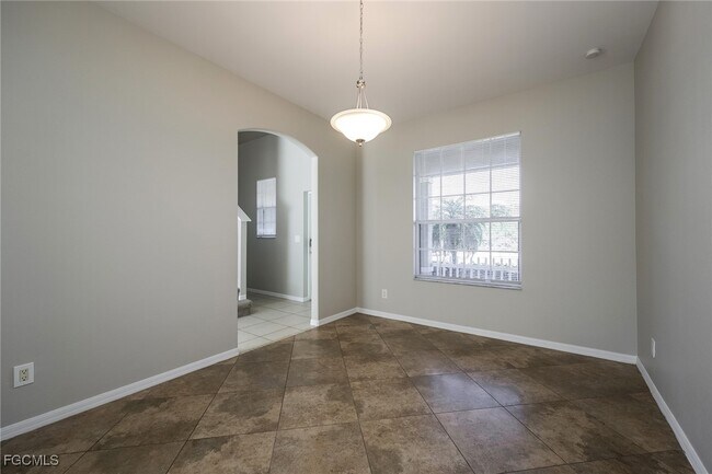 Building Photo - 630 Creuset Ave S