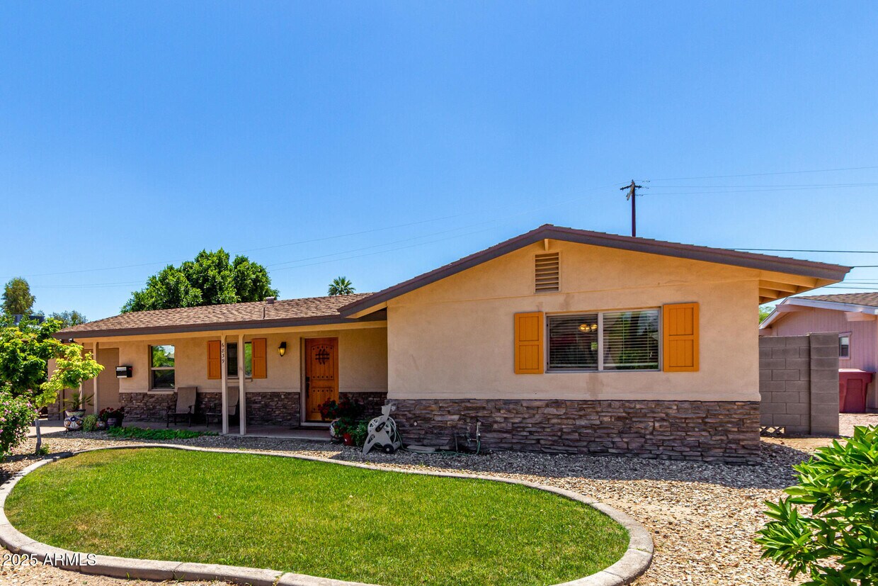 Primary Photo - 6839 E Earll Dr