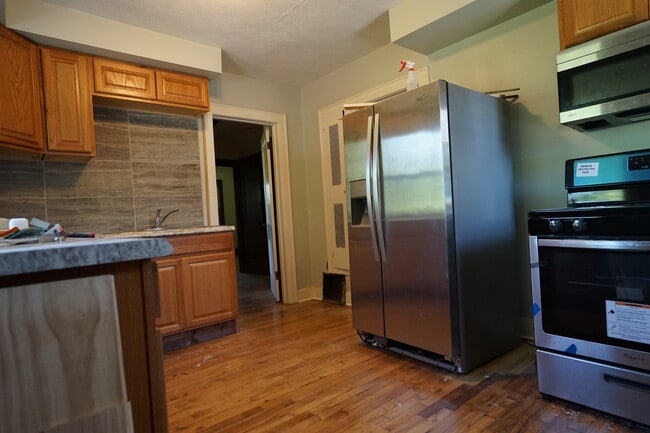 KITCHEN - 1652 Ethel Ave