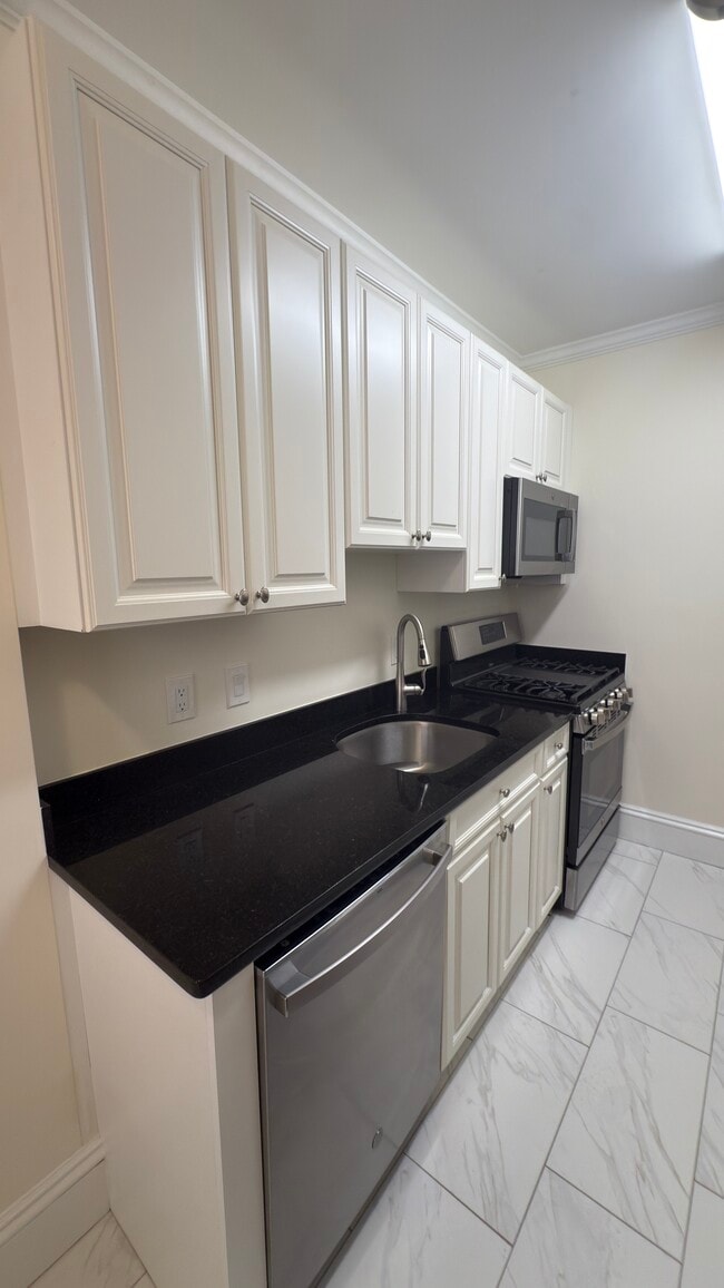 Building Photo - 3 Chauncy Ln