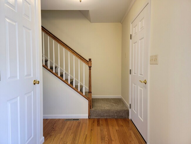 Building Photo - 3436 Green Leaf Dr