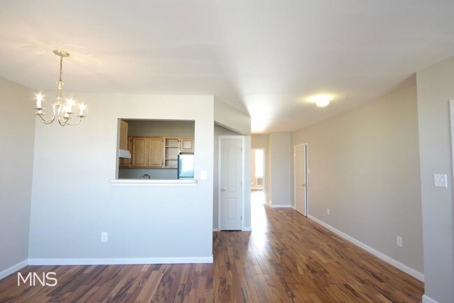 Building Photo - 1951 Pacific St