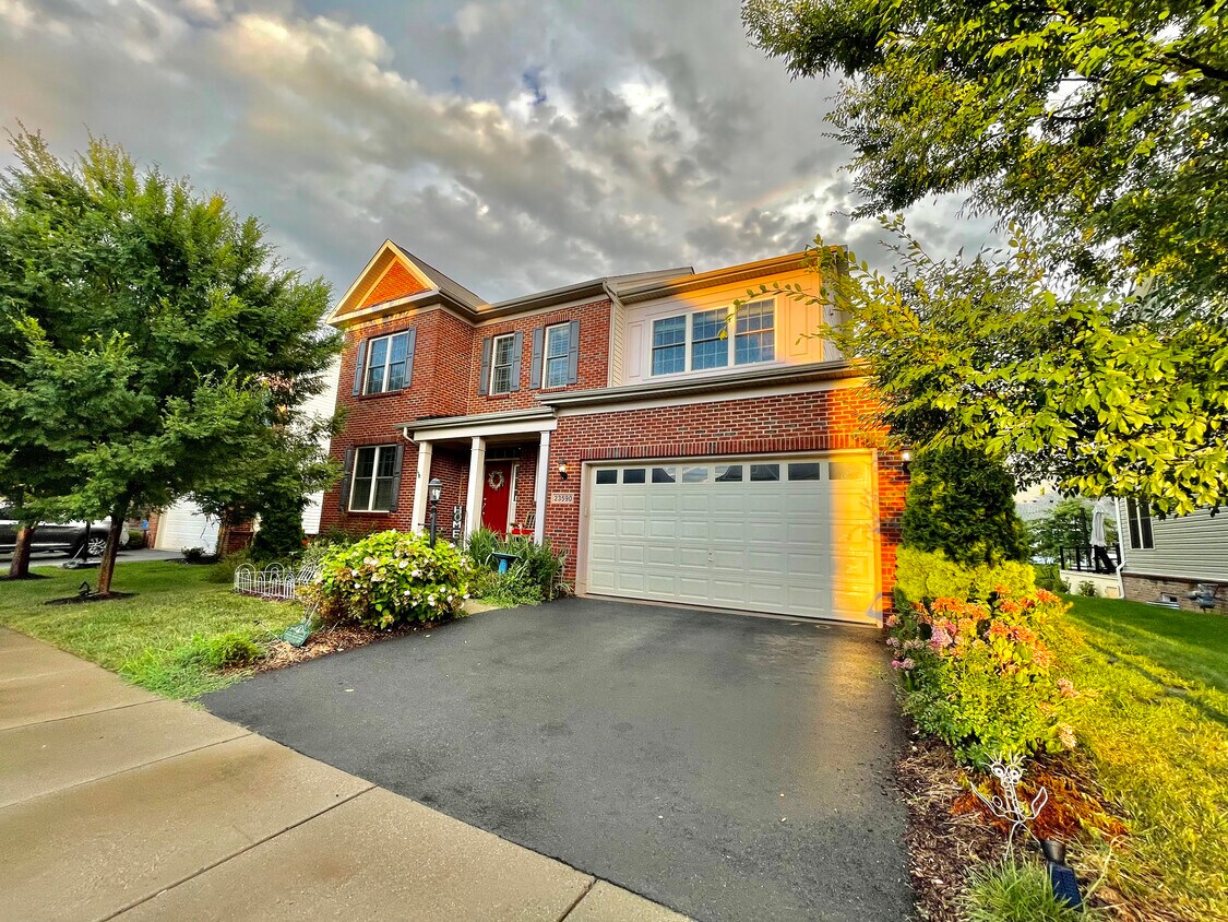 23590 Prosperity Ridge Plz, Brambleton, VA 20148 House Rental in