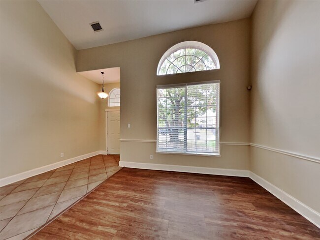 Foto del edificio - 20930 Grovedale Dr