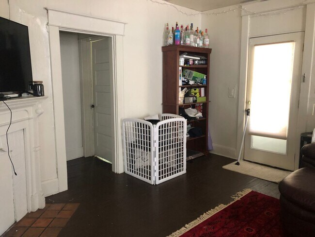Foto del edificio - 5 BR / 2 BA House Near Bryan Park - Availa...