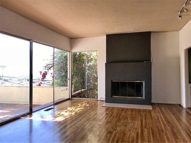 Building Photo - 1205 N Clark St