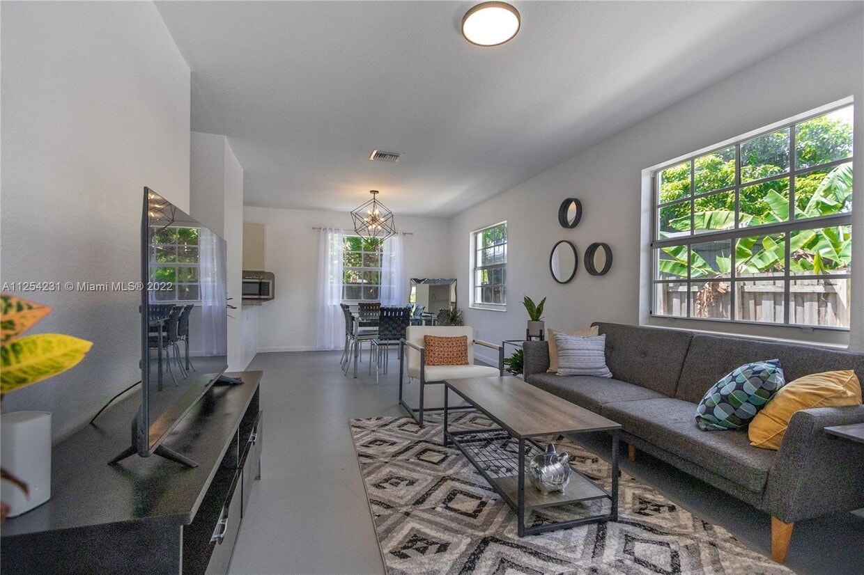 Primary Photo - 518 NW 94th St